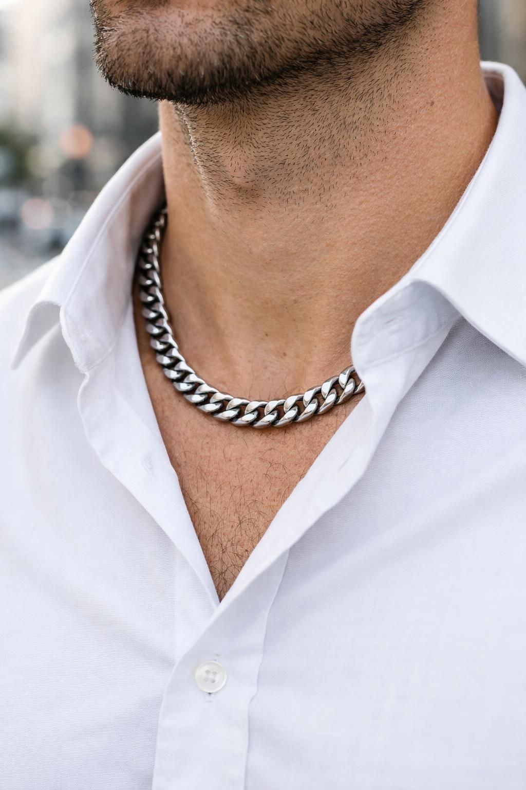 découvrez comment choisir la chaîne idéale pour pendentif homme, alliant style, confort et durabilité selon vos préférences.